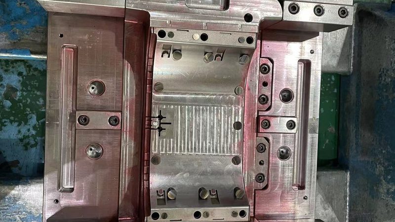 模具配件代理加盟与直营：选择哪种模式更合适？**