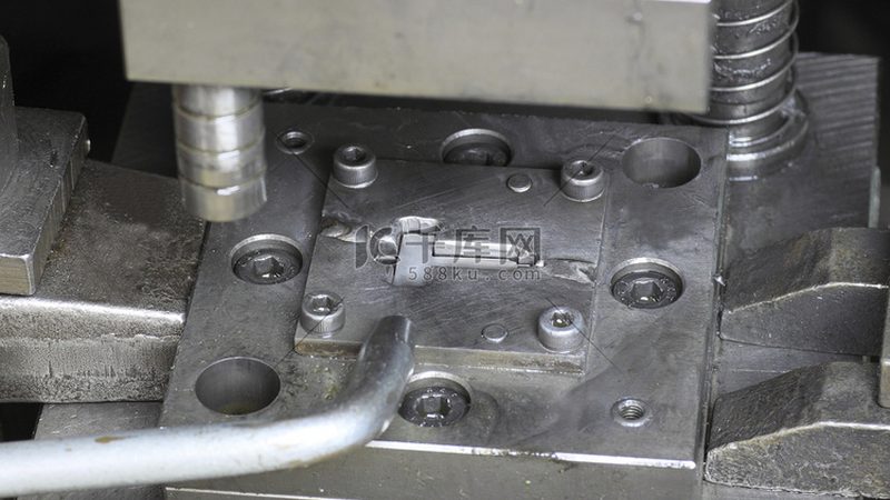 压铸模具材料选择：如何避免误区，确保品质**