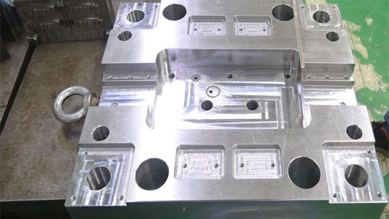 吹塑模具安装调试：关键步骤与注意事项**