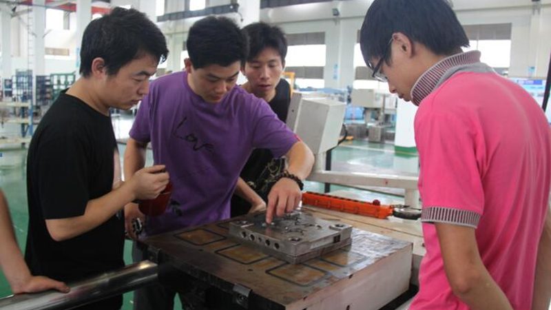 多工位级进模冲压工艺解析：揭秘高效冲压的秘密**